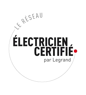 Logo ou badge de certification "Électriciens Certifiés Legrand" avec la norme NF C 15-100, présenté de manière professionnelle et épurée. Style moderne avec design graphique clair mettant en avant les marques de confiance et les symboles de conformité aux normes électriques. Fond neutre et minimaliste pour une utilisation web.